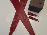 Гитарный ремень из натуральной красной кожи с логотипом