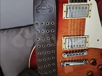 Гитарный ремень с люверсами и тиснением