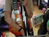 Гитарный ремень с декоративными нашитыми молниями из кожи