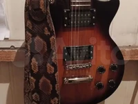 Гитарный ремень из кожи питона с карманом для медиаторов