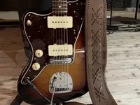 Гитарный ремень с плетением и шнуровкой