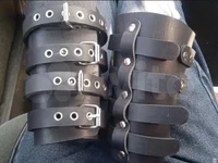 Наручи из натуральной кожи с пряжками, клепками и хольнитенами