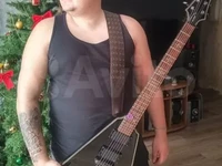 Гитарный ремень с люверсами и тиснением