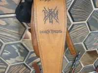 Гитарный ремень светло-коричневого цвета с логотипом