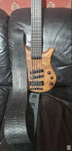 Гитарный ремень из кожи питона