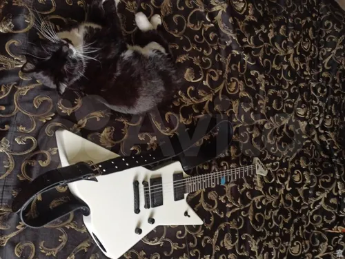 Широкий гитарный ремень с регулировкой с помощью пряжки