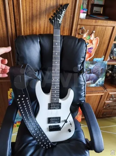 Гитарный ремень из натуральной кожи с шипами