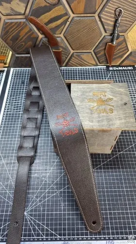 Гитарный ремень с логотипом