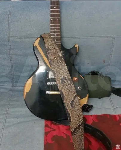 Гитарный ремень из кожи питона с карманом для медиатора и кончо