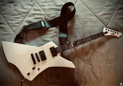 Гитарный ремень из двойной кожи с пряжкой и логотипом