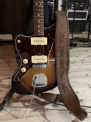 Гитарный ремень с плетением и шнуровкой