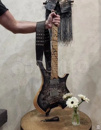 Гитарный ремень с люверсами