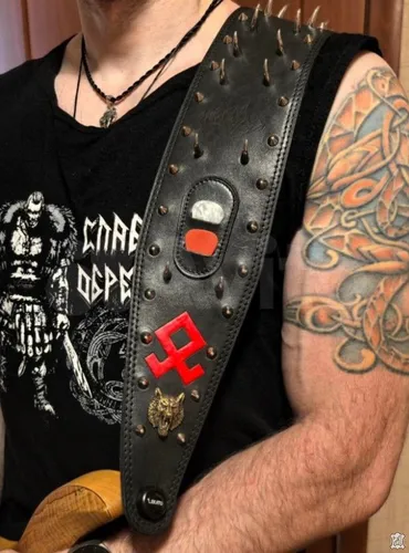 Гитарный ремень с шипами и кончо из толстой кожи 4 мм