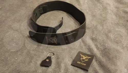 Гитарный ремень из натуральной кожи с золотым логотипом