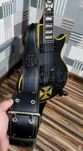 Гитарный ремень с пряжкой и нашивкой