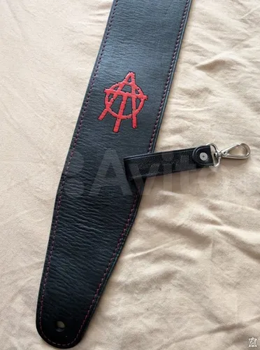 Гитарный ремень с индивидуальным логотипом, окрашенным краской