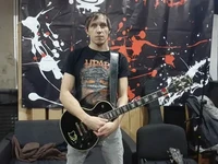 Кожаный гитарный ремень с логотипом