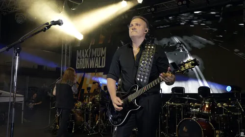 Гитарный ремень с пирамидками с регулировкой по длине