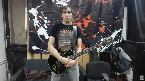 Кожаный гитарный ремень с логотипом