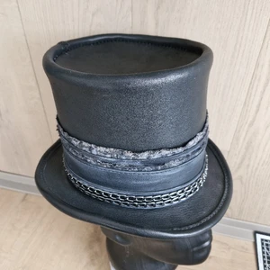 Цилиндр из кожи