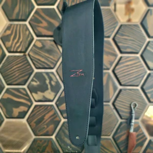 Гитарный кожаный в стиле Рихарда